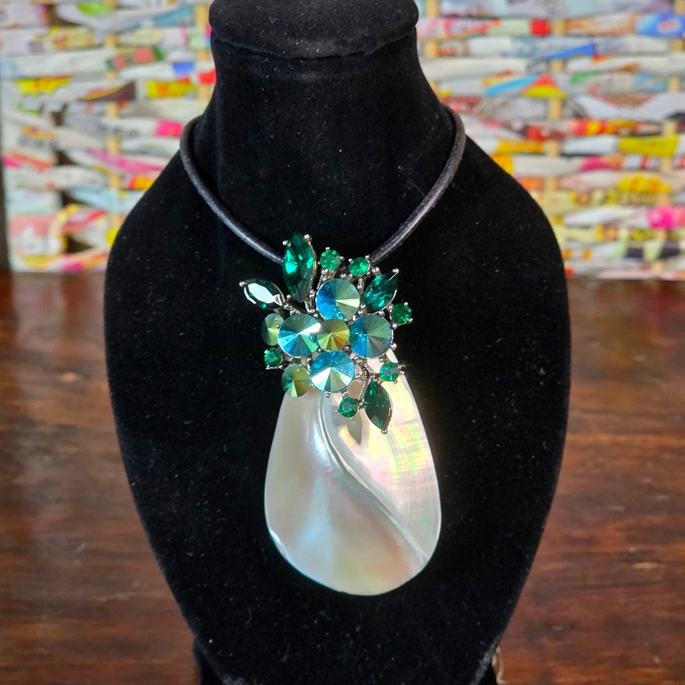Convertible Mother of Pearl Shell Brooch Pendant Green Crystal Silver Tone
